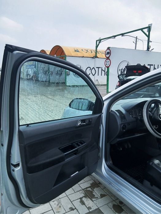 VOLKSWAGEN POLO 9N3 BLUEMOTION 1.4 TDI 80CP 2008
De mașină am av
