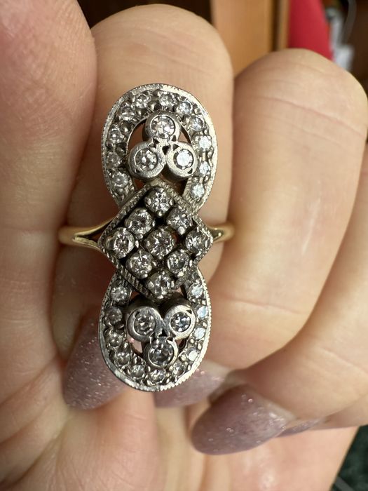 Золотое кольцо с бриллиантами