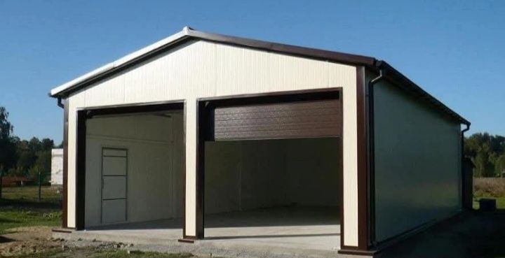 Garaje auto pe structura metalica învelite cu panouri Sandwich