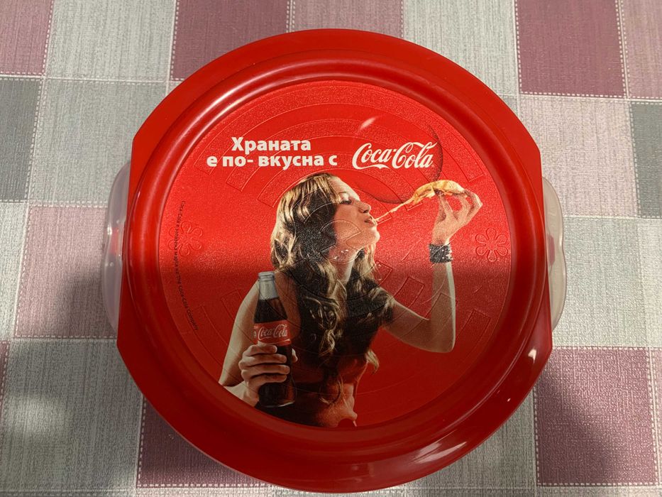 Плато за сервиране на мезета и кутия за храна Кока Кола 2 броя.
