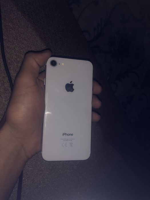 продам айфон 8 блокированный