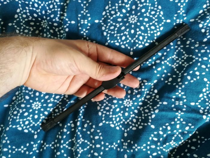 Продавам нова задна чистачка Вosch Rear A 281 H