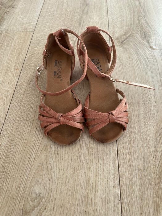 Танцевальные туфли