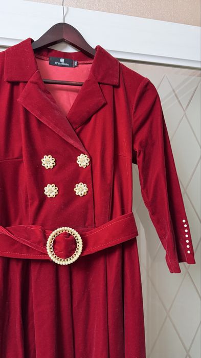 Красивое бархатное платье