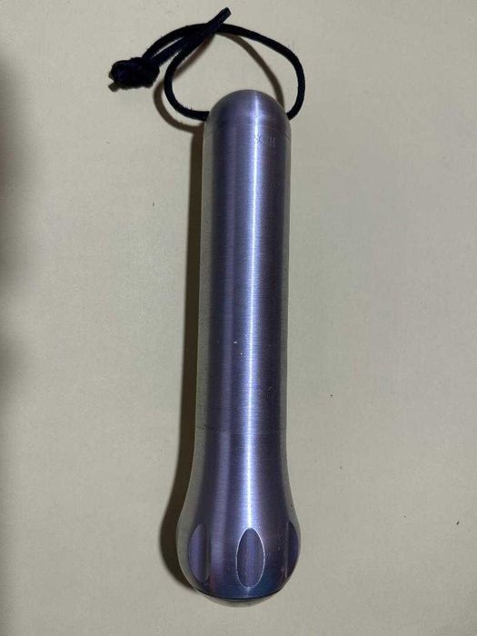 Vand lanterna de aluminiu marca FLOS model Apollo by Marc Newson