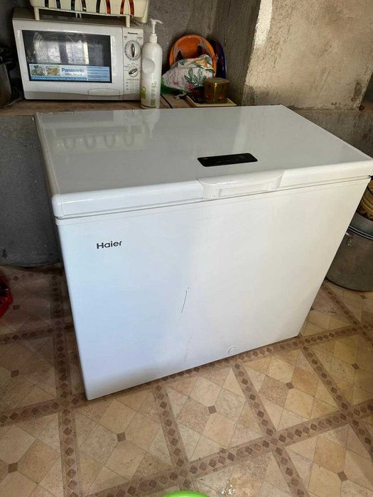 Продам морозильную камеру Haier HCE203R1 — 203 л