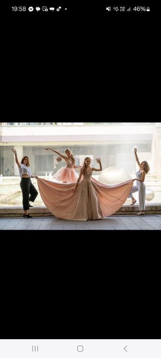 Бутикова сияйна бална рокля