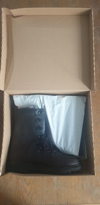 Vând cămașă/tricou/centură.