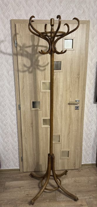 Закачалка за дрехи-стара