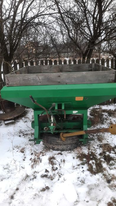 Vând distibuitor de ingrasamânt