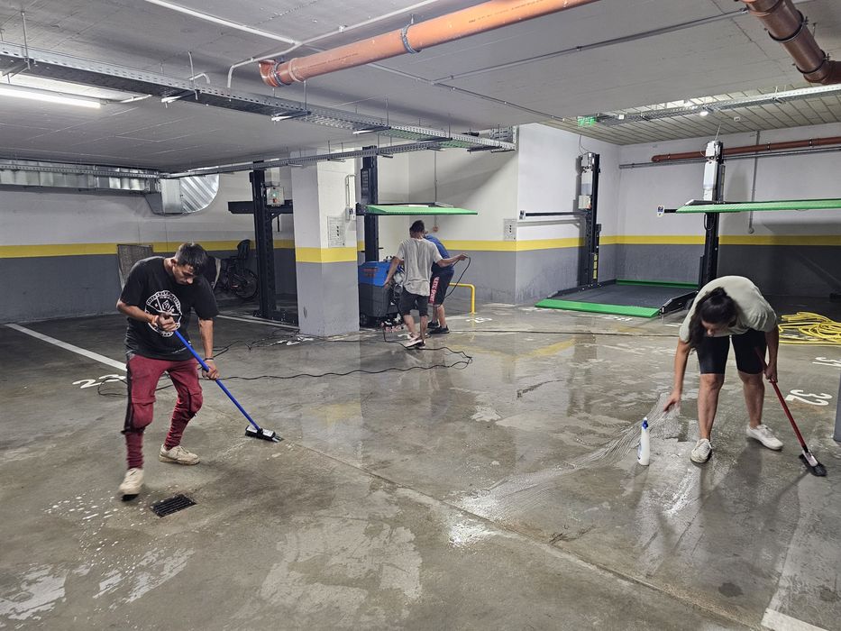 Curățenie parcări case de scara blocuri birouri