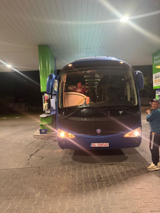 Inchiriez microbuz 8+1 7+1 varianta long autocar 54 persoane