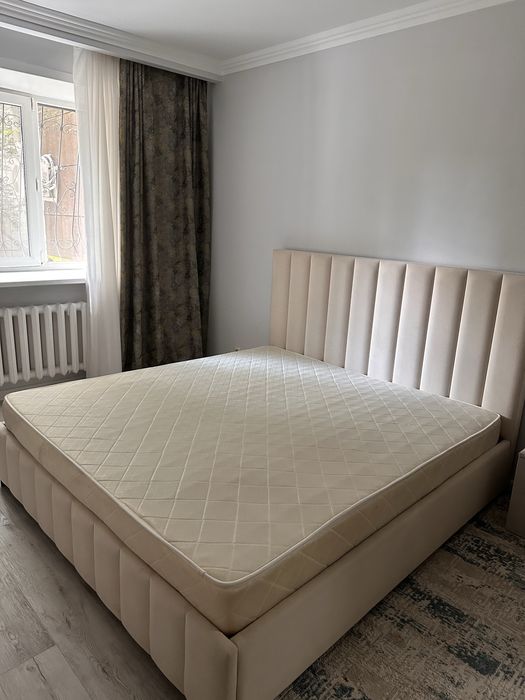 Продам двухспальную кровать размер 180см