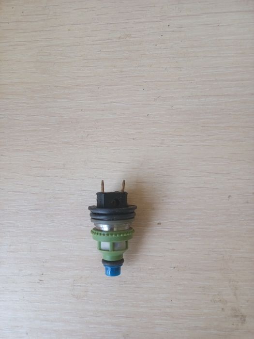 Форсунка пассат 1.8 Мона