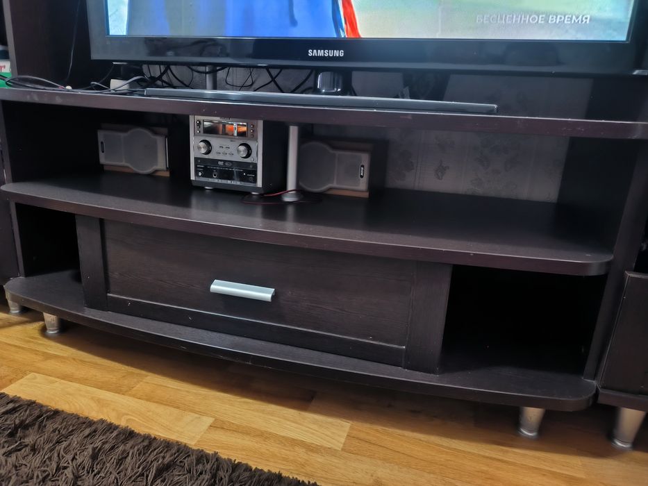 Горка темное дерево