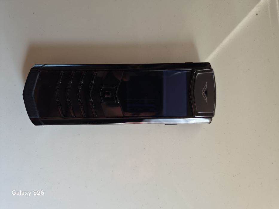 Vertu  Signature