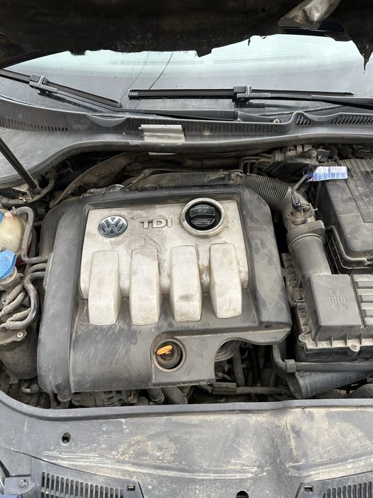 Vând golf V 1.9 TDI 105 CP