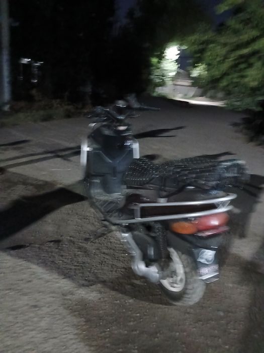 Skutr sotiladi srochna benzinlik