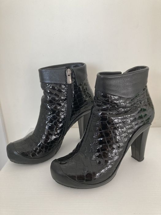 Лачени боти с ток