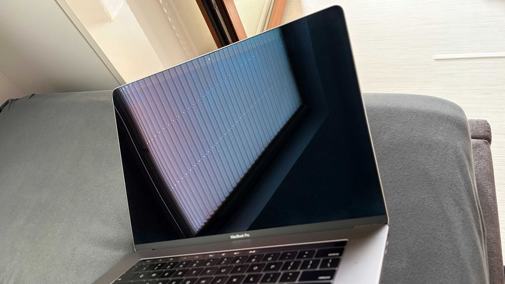 Apple MacBook Pro 15” (2018) | i7 6-Core | 16GB RAM | 512GB SSD | Нова батерия