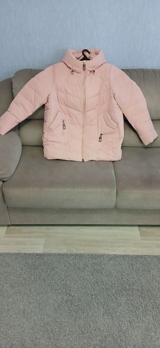Продам куртку женскую.