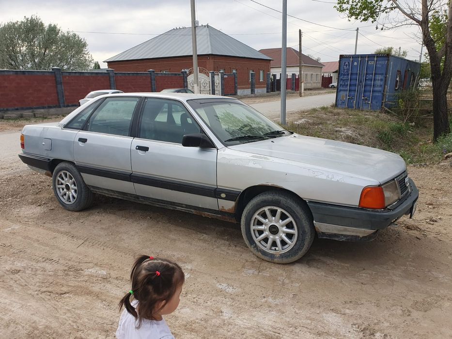 Ауди 100 сатылады