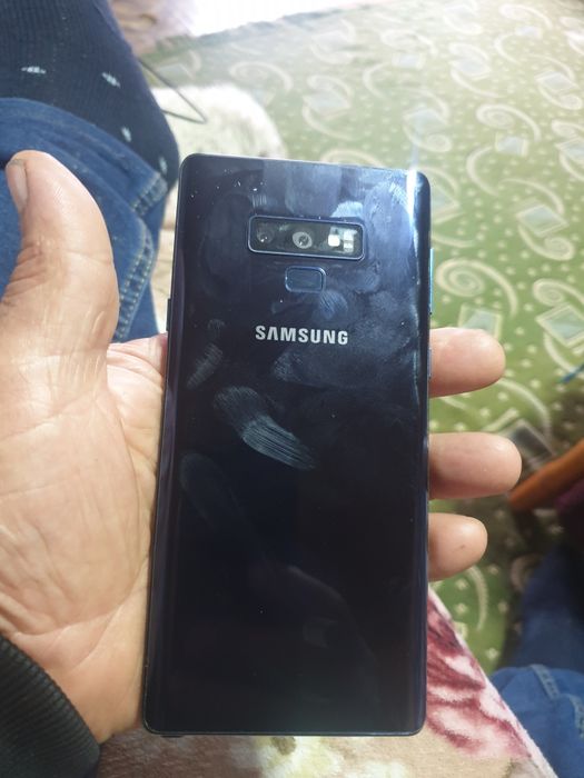 Vând Samsung note 9.