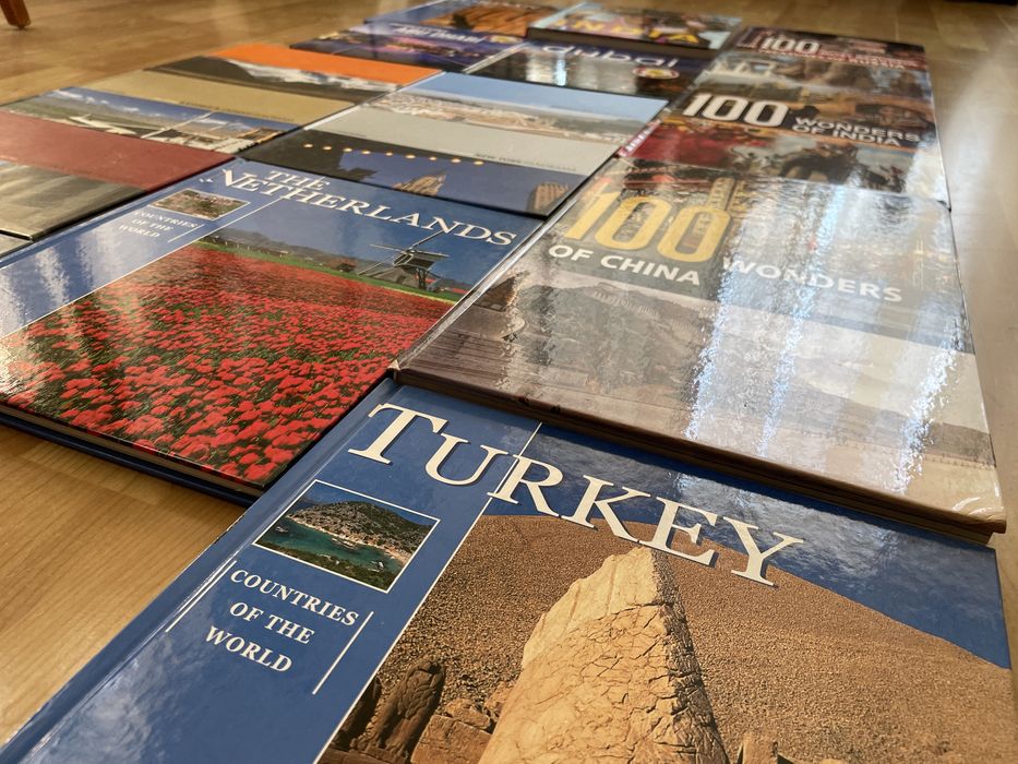 Книги за архитектура и география