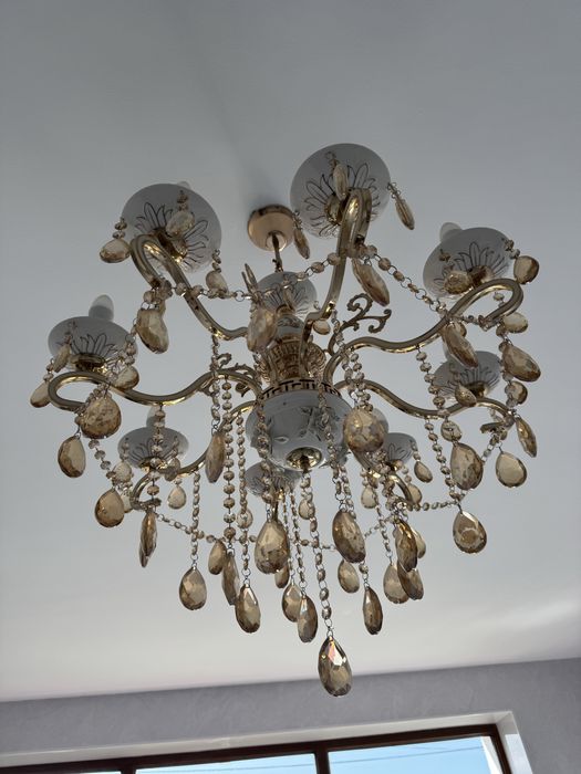 Продам люстру в классическом стиле