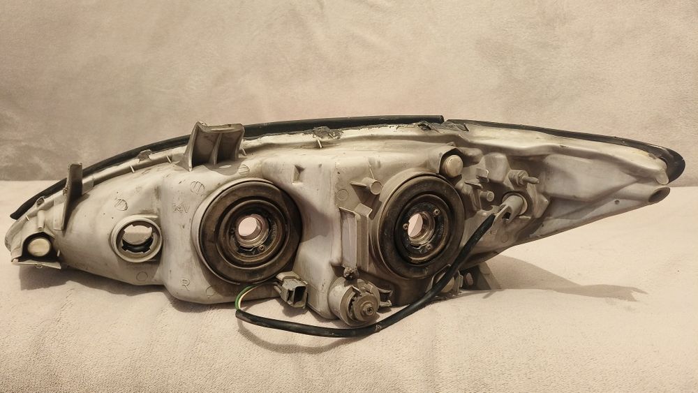 Фара на тойота 35