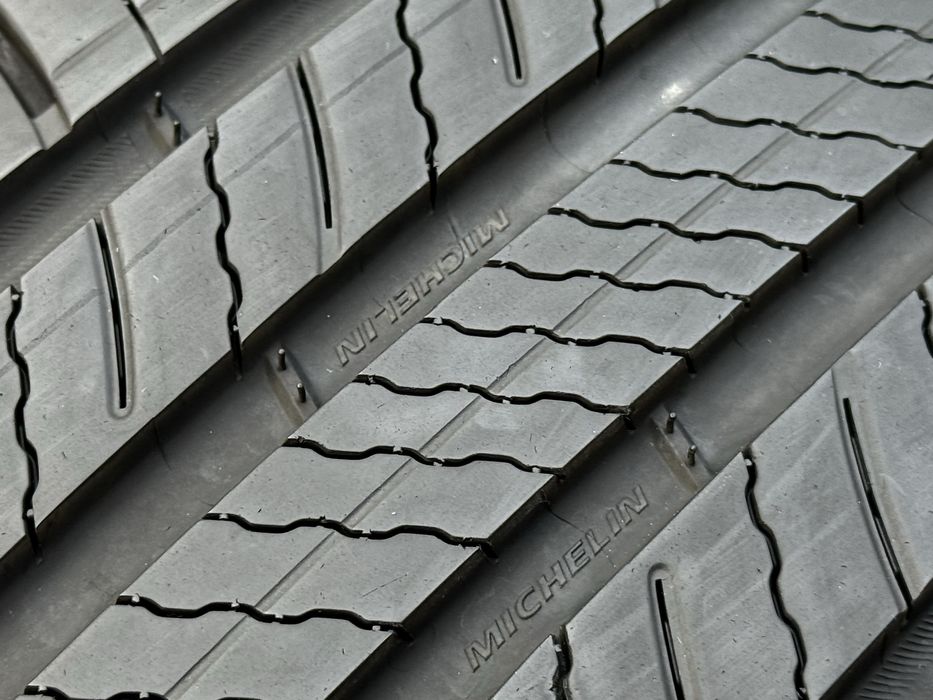 235|45 R18. Michelin, комплект шин.