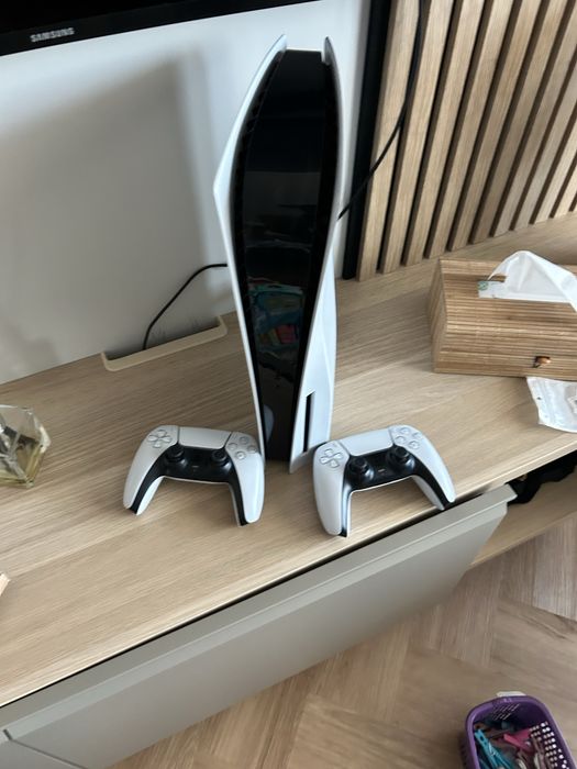 Playstation 5 PS5 1tb + 2 controllere