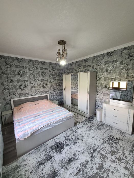 Oq tosh dacha [quyoshga yaqinda joylashgan)