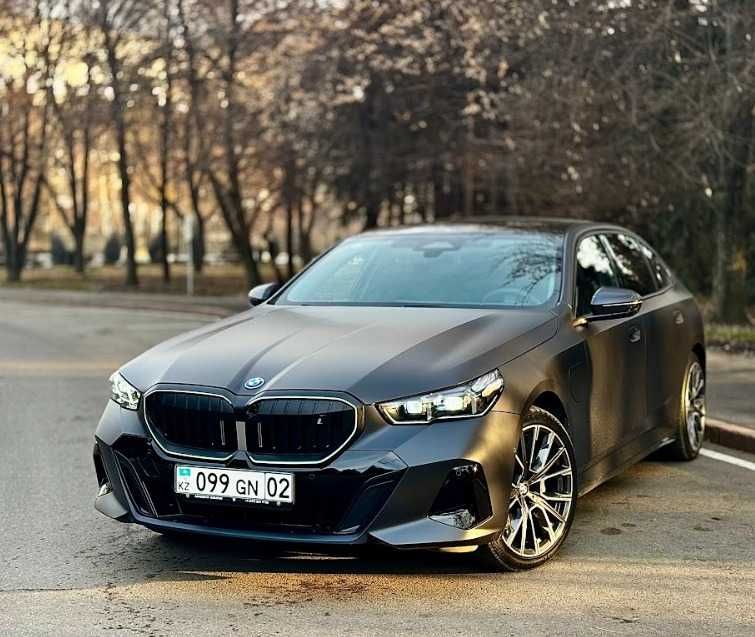 Аренда BMW i5 Астана БЕЗ ВОДИТЕЛЯ | Прокат электромобиля