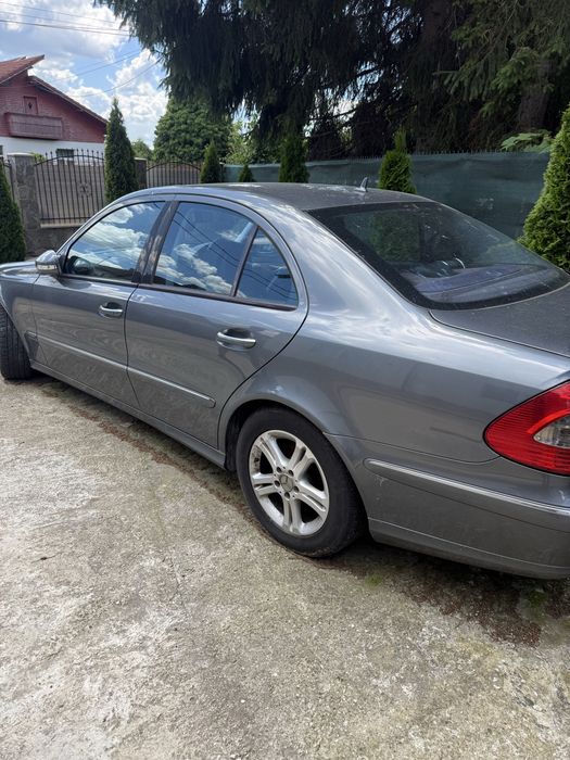 Mercedes E220 impecabil venit pe roti