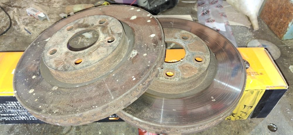 Тормозной диск на Алфард