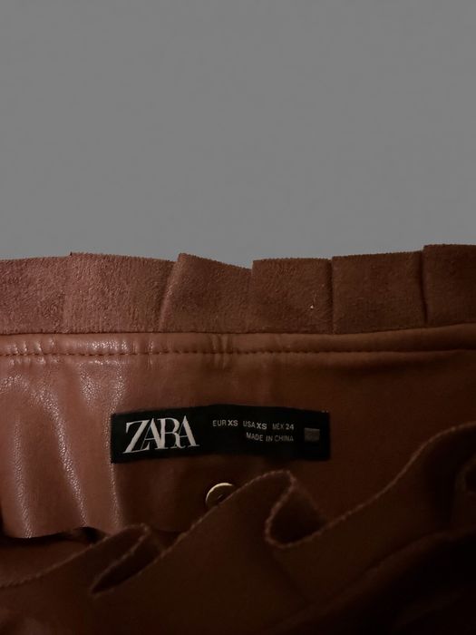 Кожаная юбка Zara.