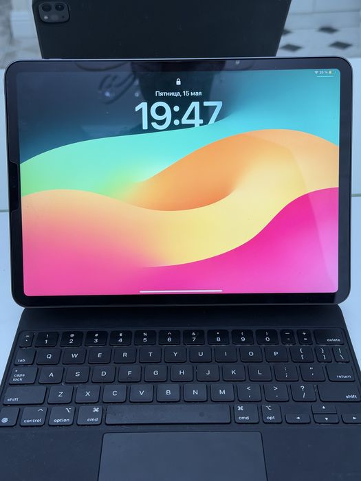 Apple iPad Pro 11-inch (2nd generation) 128GB + Magic Keyboard
