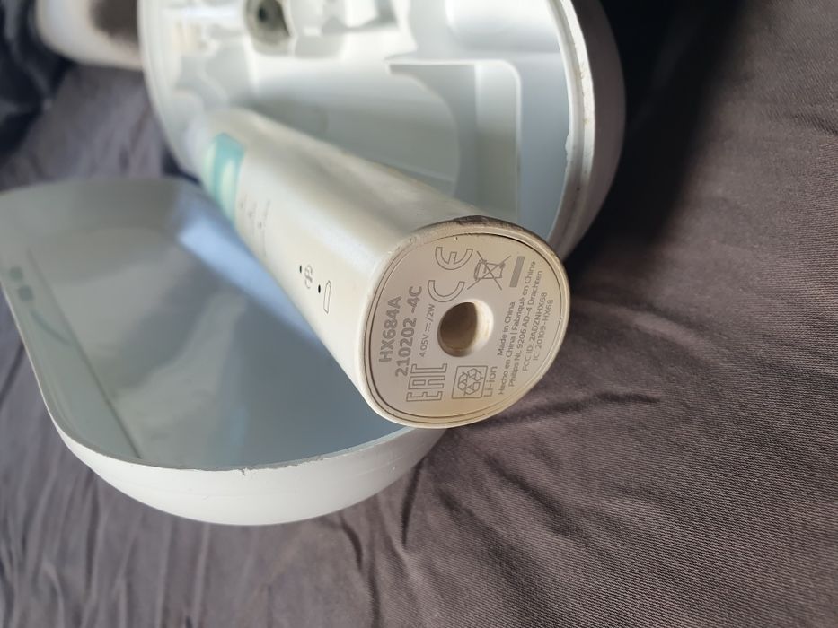 Комплект четки за зъби Philips Sonicare 5100 + зарядно