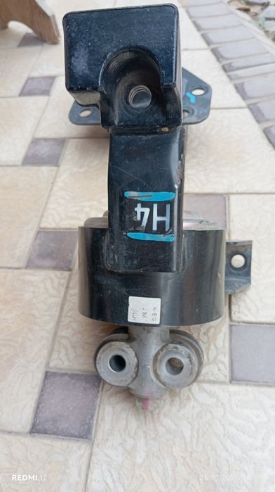 Опора двигателя 1.8 лассети