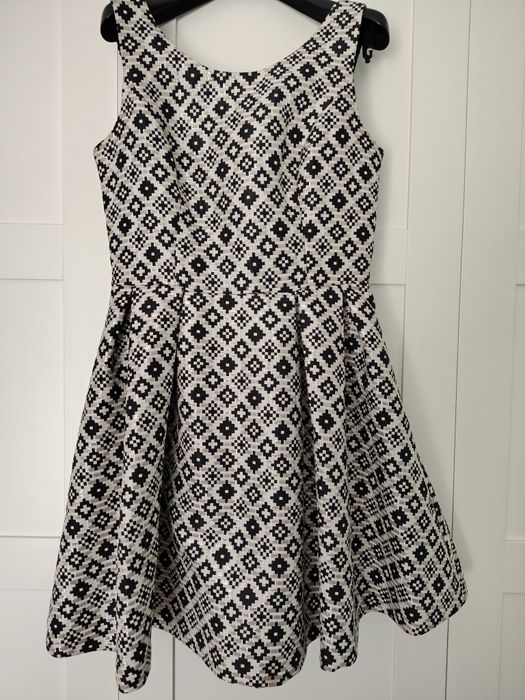Rochie Reserved mărimea 36 – elegantă, imprimeu geometric alb-negru