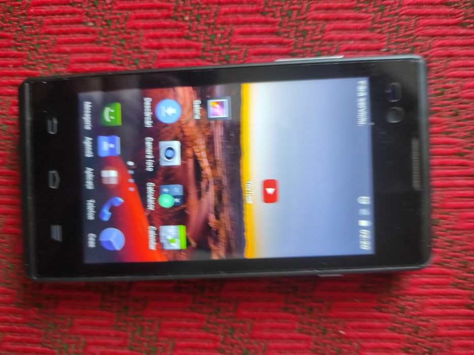 Telefonu cu touchscreen și cameră video