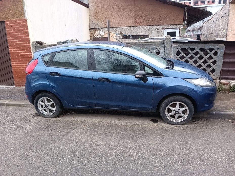 Vând Ford fiesta