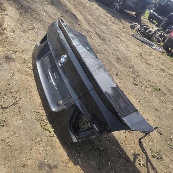 Продаваме фейслифт заден капак  за БМВ Е90/facelift BMW E90