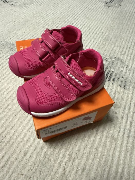 Кроссовки детские