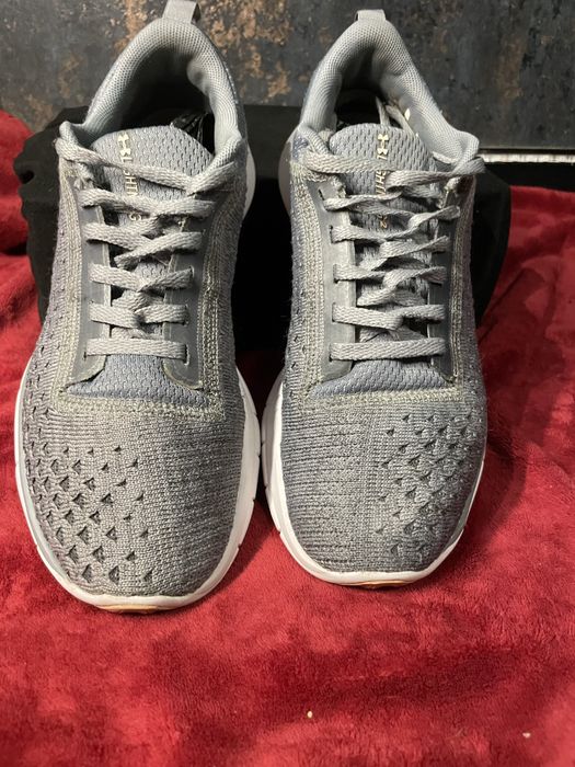 Дамски маратонки обувани броени пъти