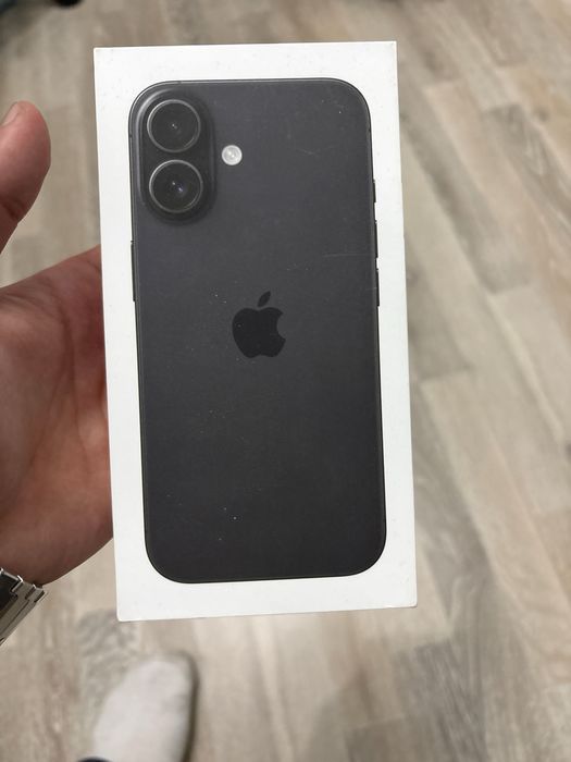 Айфон 16 в темном синее цвете