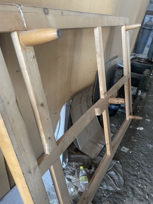 Дървена рамка за легло