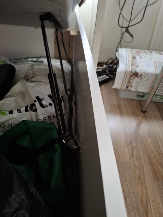 Продавам  спалня 160 х 200см. без матрака