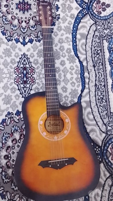Akustik gitara sotiladi